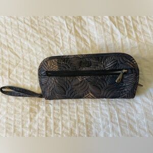 LUG - Flipper, a quilted jewelry organizer